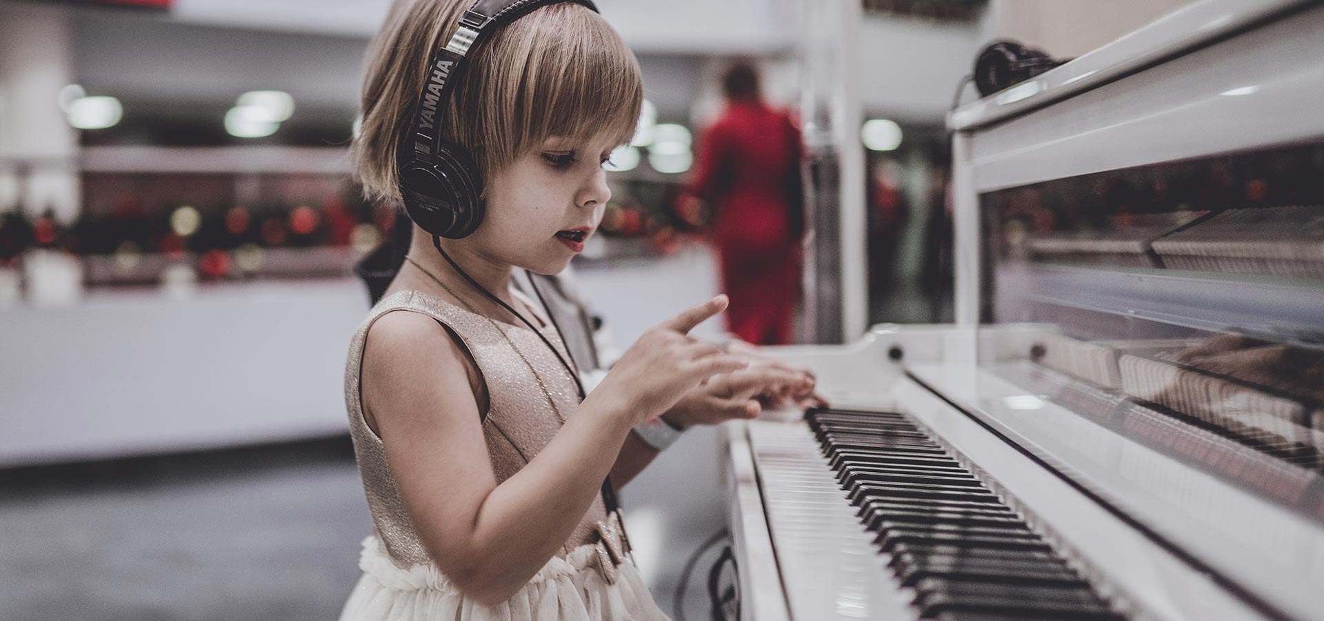 Дети, которые занимаются музыкой, лучше считают и читают